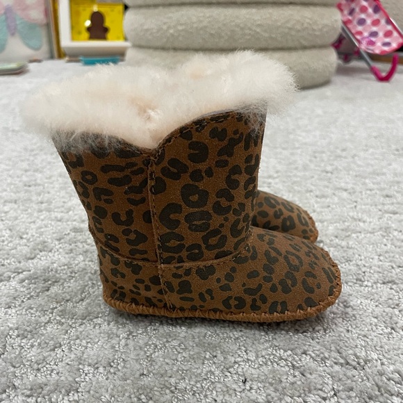 Baby Cassie Leopard Ugg Boots - Picture 2 of 6